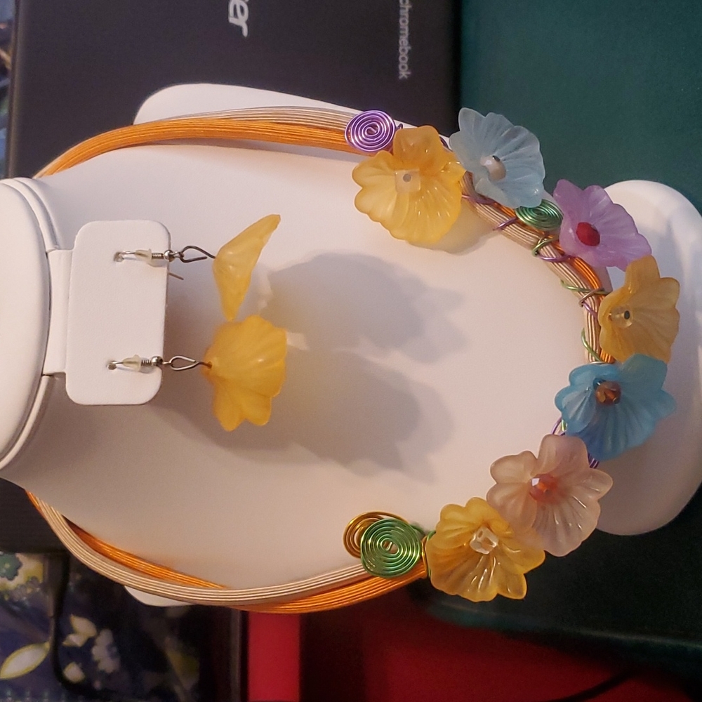 Flower necklace and earring set